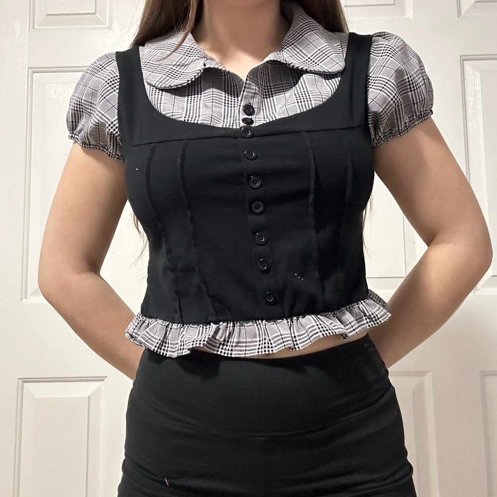 SHEIN Black Plaid Button-Up Crop Top